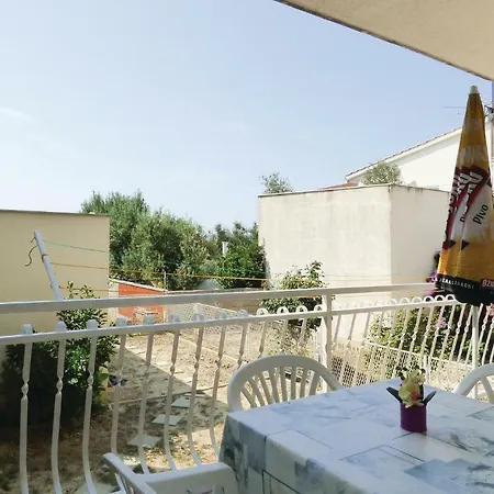 Three-bedroom In Apartment Split