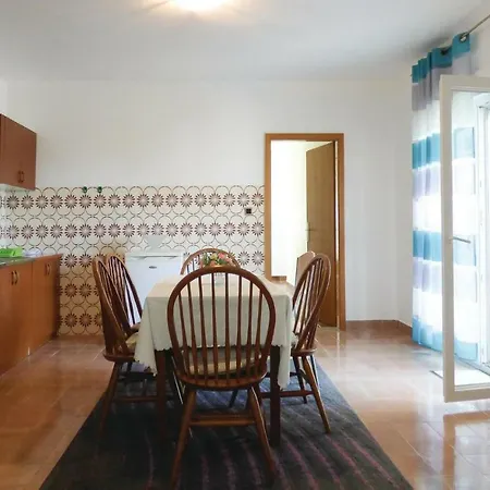 Three-bedroom In 아파트