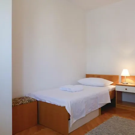 Lejlighed Three-bedroom In *