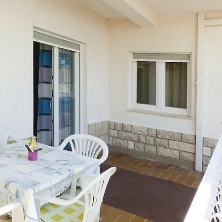 Lejlighed Three-bedroom In *